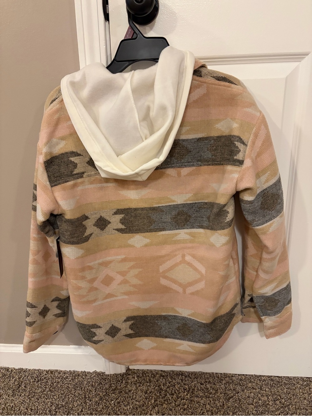 No Boundaries Soft Aztec-Pattern Hooded Sweater in Peach and Cream NWT